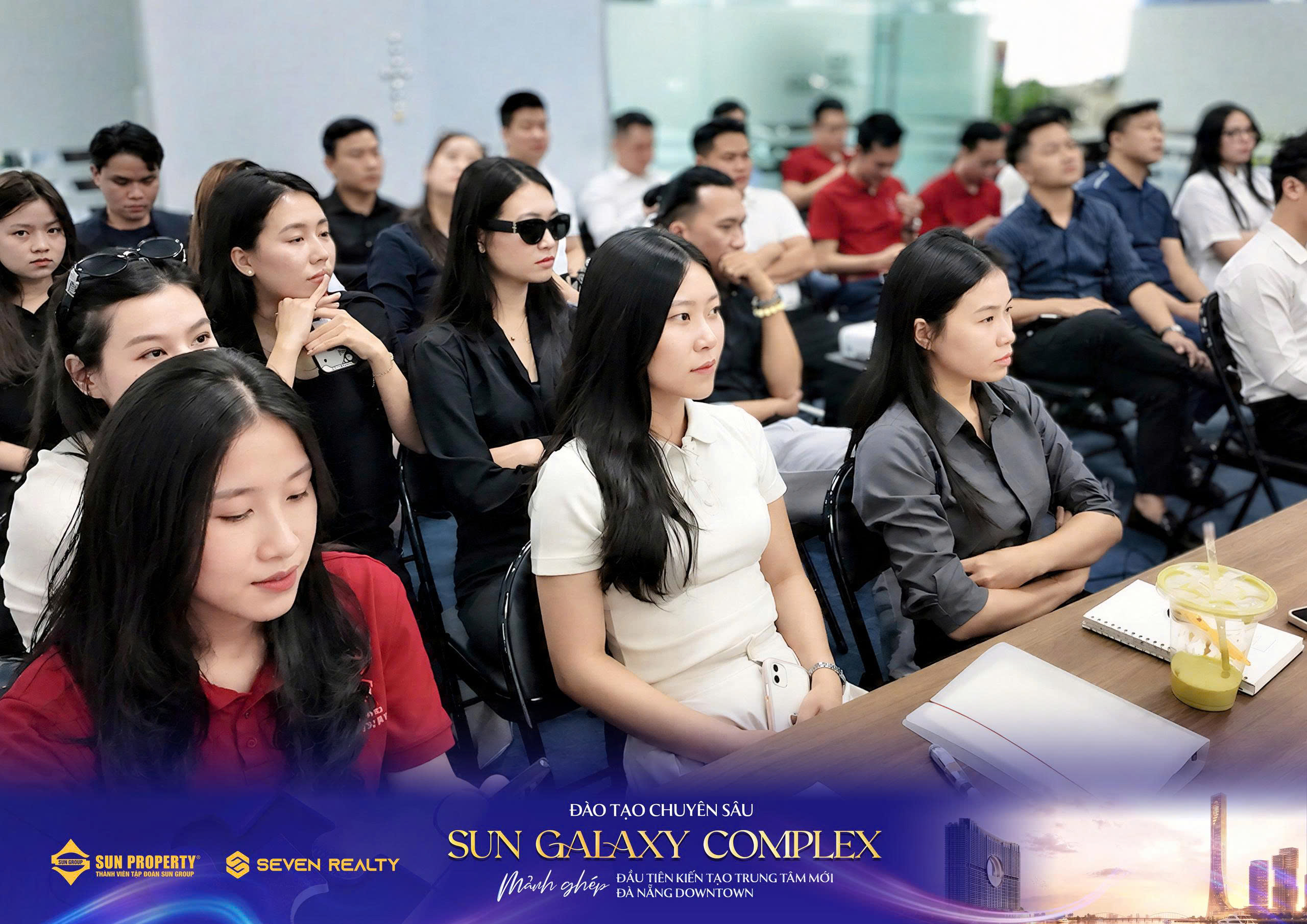 Tiệc ăn mừng chốt deal của đội ngũ SG55